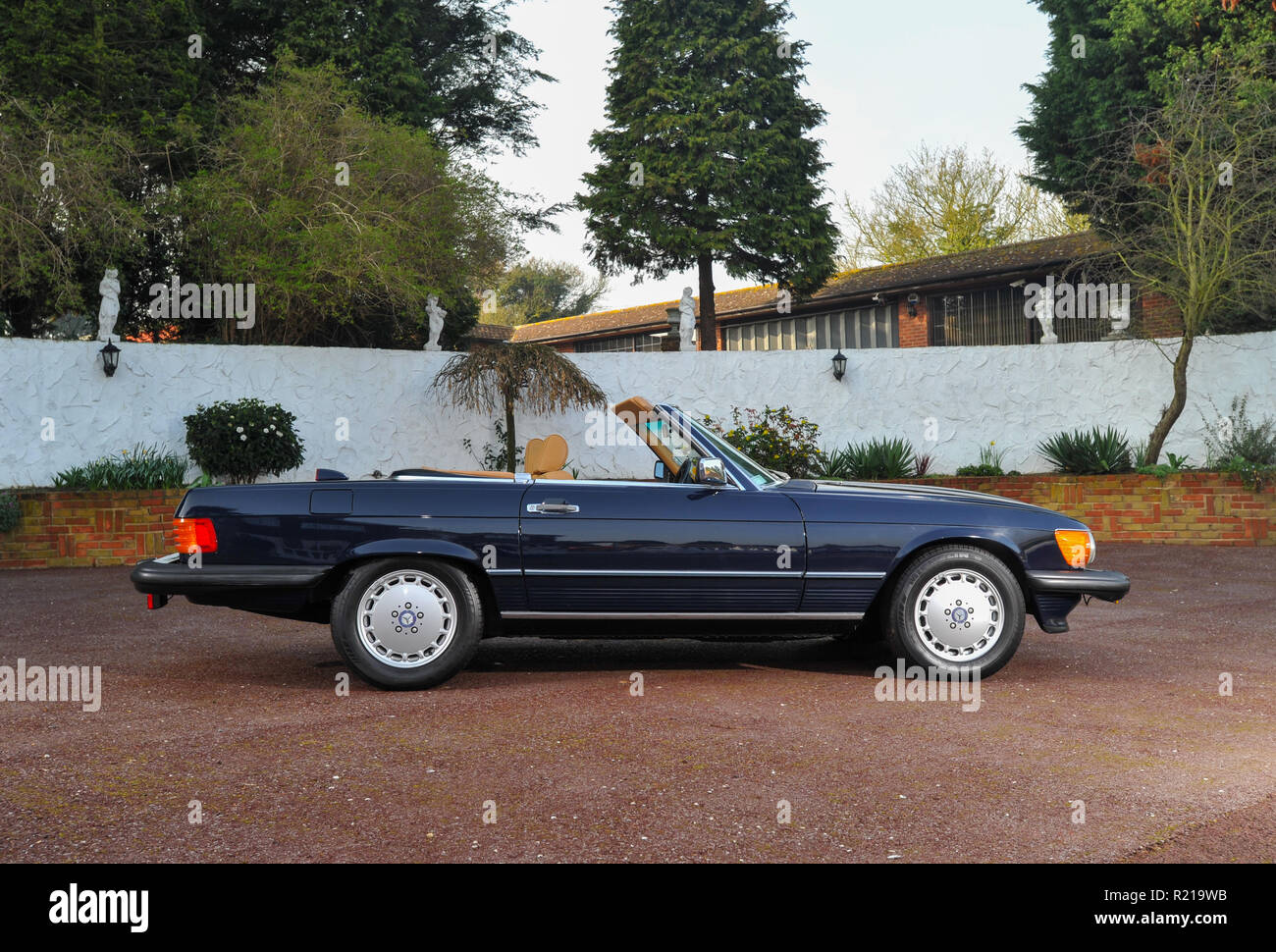 1986 Us Spec R107 Mercedes Benz 560sl Convertible German Luxury Car Stock Photo Alamy