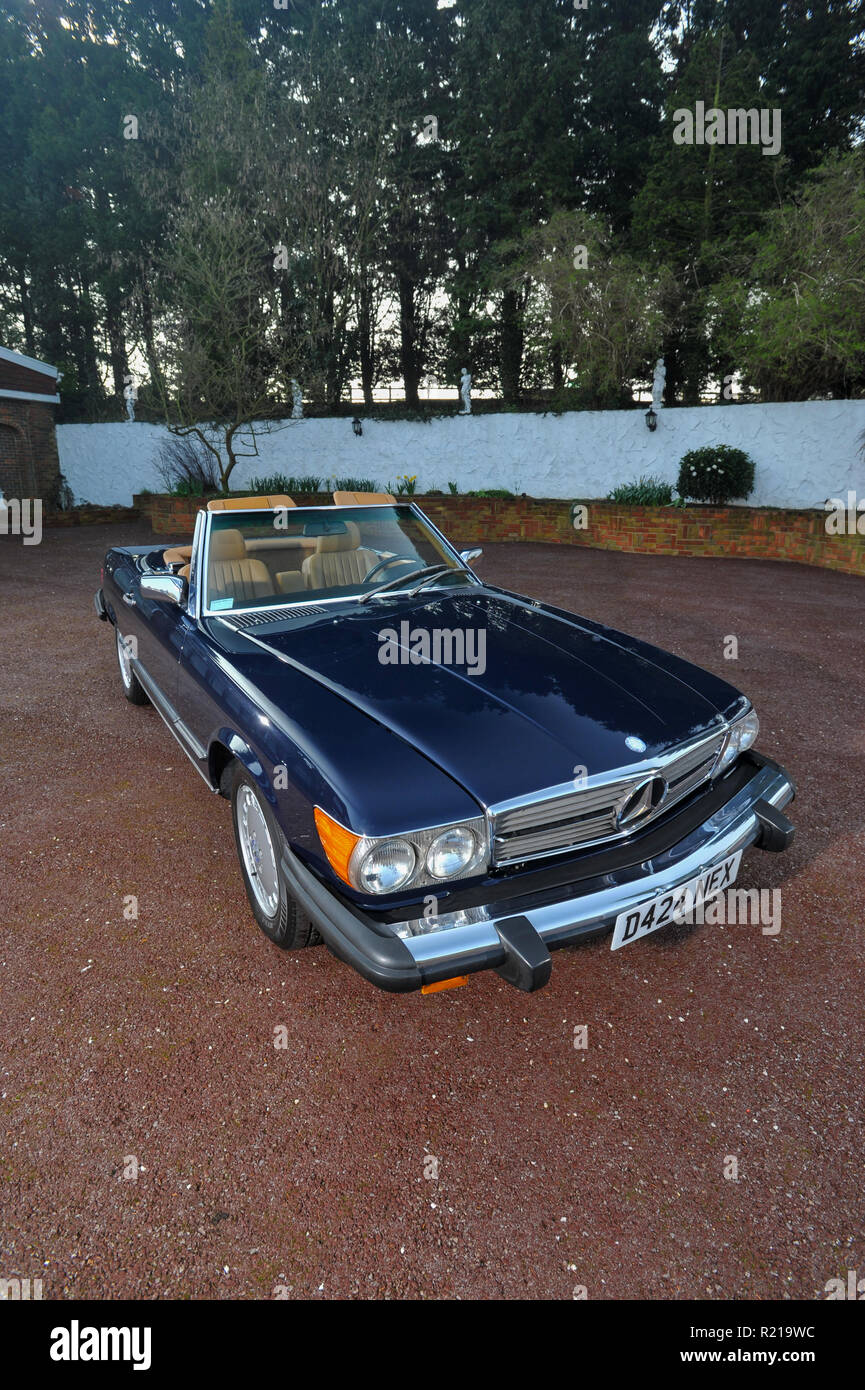 1986 US spec R107 Mercedes Benz 560SL convertible German luxury car ...