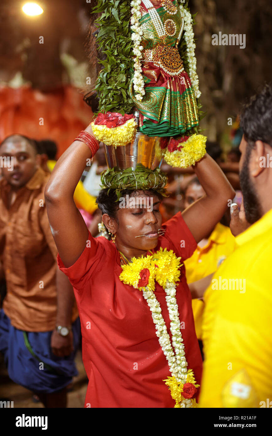 Woman Kavadi Thaipusam Festival Hindu High Resolution Stock Photography And Images Alamy