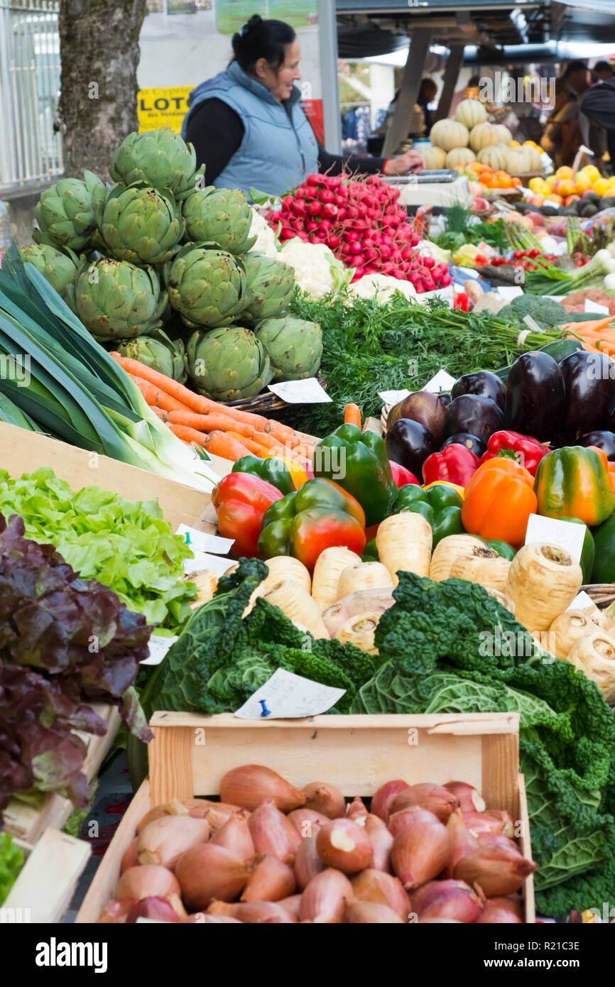 St-Cyprien, Dordogne, France - 24th September 2015: Colourful fruit and vegetables displayed during the Sunday street market in St-Cyprien, Dordogne, France Stock Photo