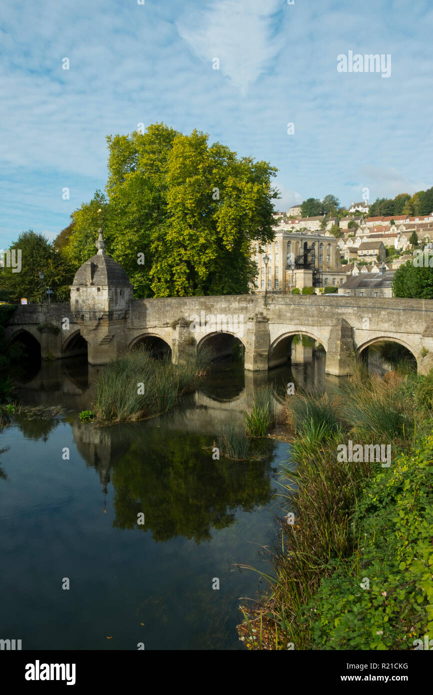 The well known ancient bridge over the River Avon with its one-time chapel and later lock-up in autumn sunshine, Bradford on Avon, Wiltshire, UK Stock Photo