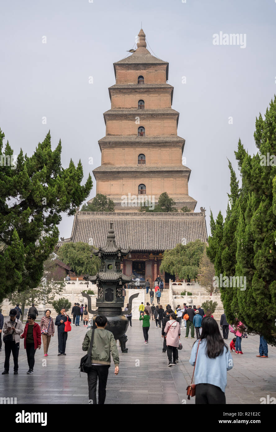 Tourists and worshippers at the Giant Wild Goose Pagoda Stock Photo
