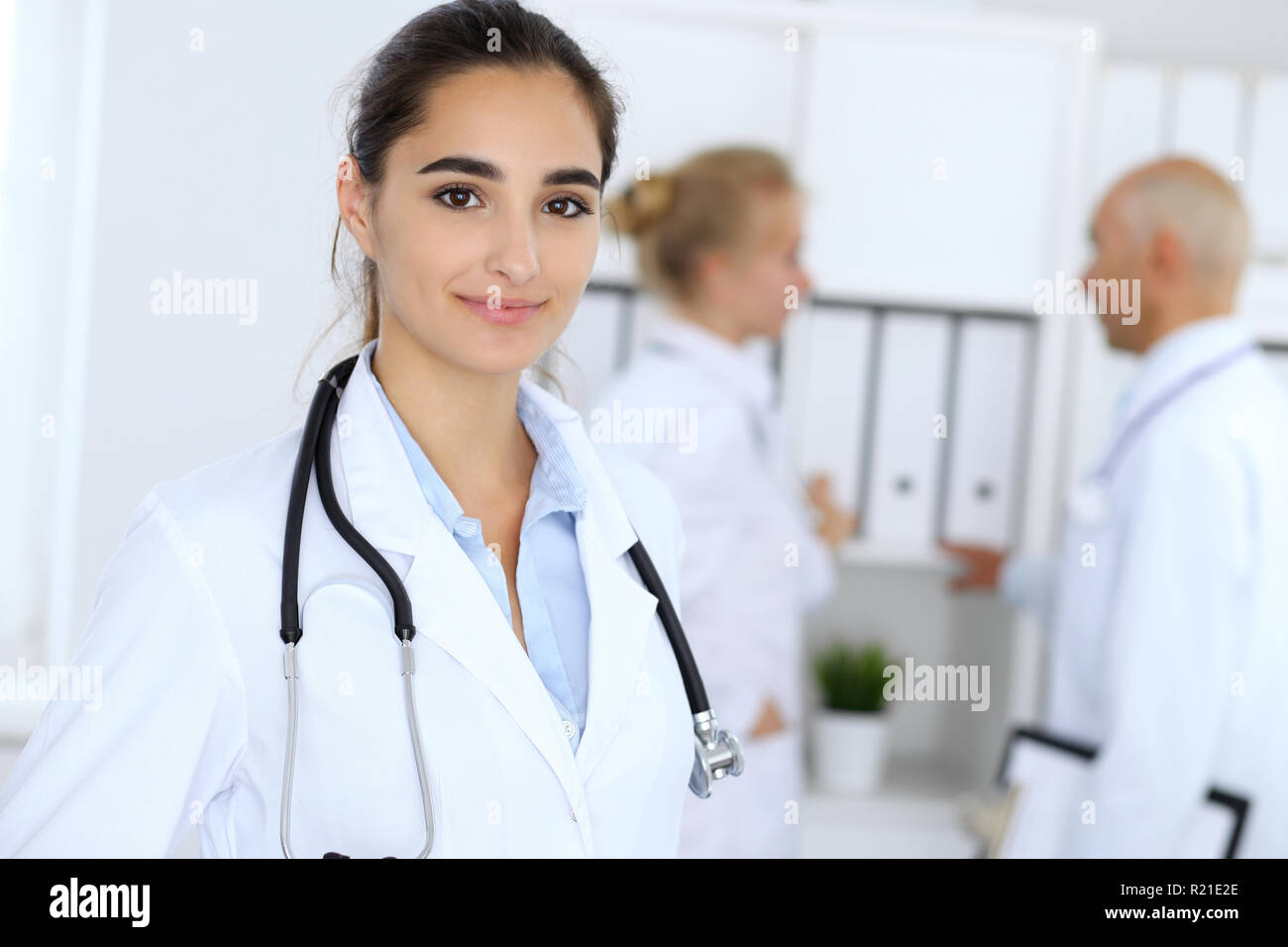 Hispanic woman in white lab hi-res stock photography and images - Alamy