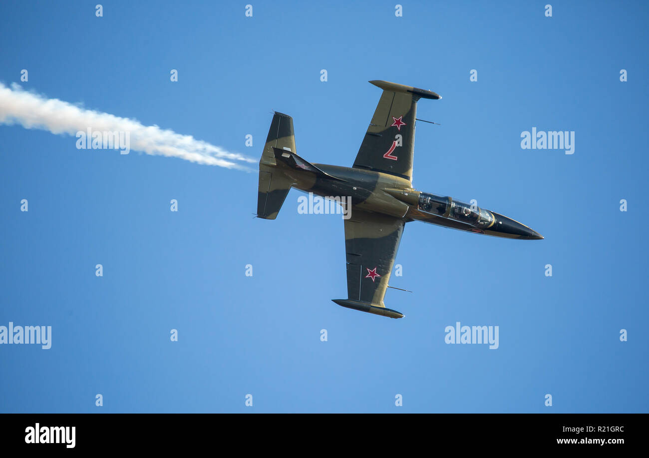 Upside down aircraft hi-res stock photography and images - Alamy