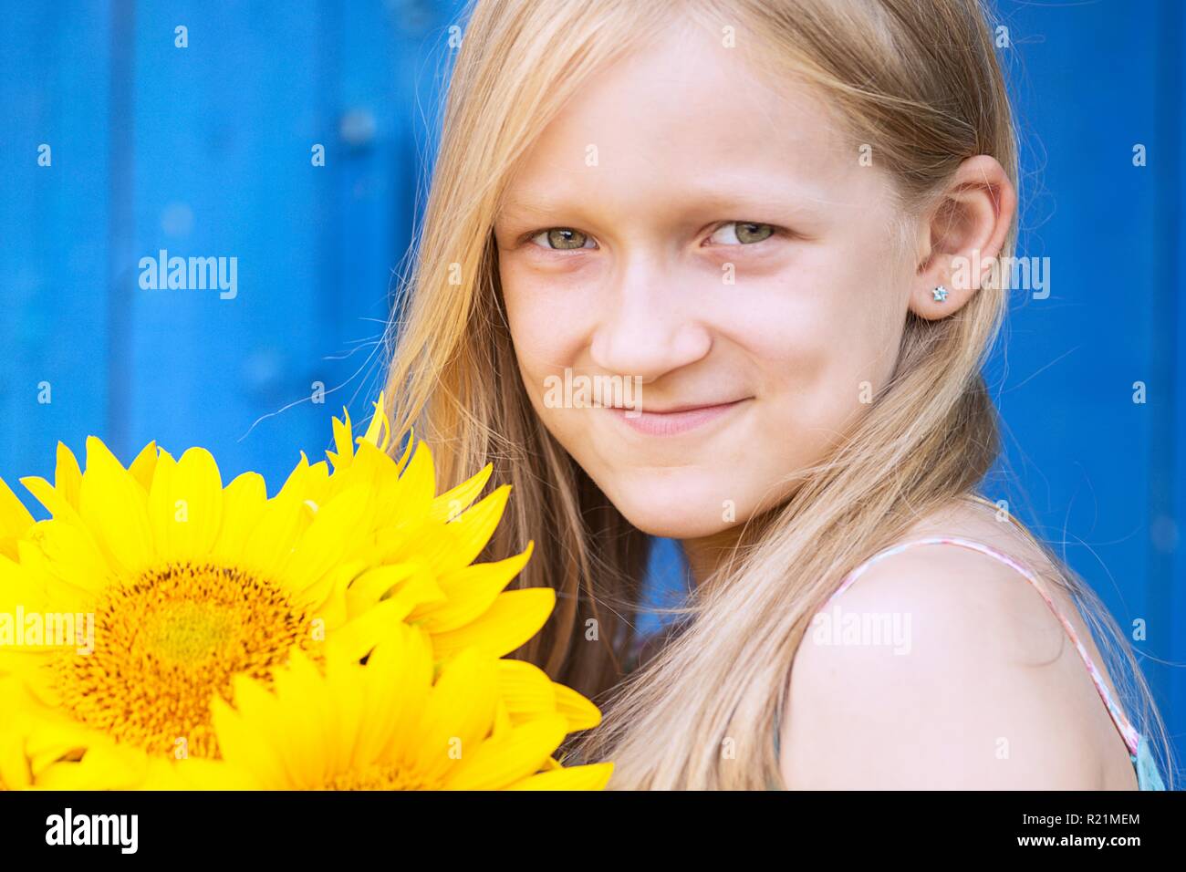 summer - portrait of a little smiling girl with a sunflower Stock Photo ...