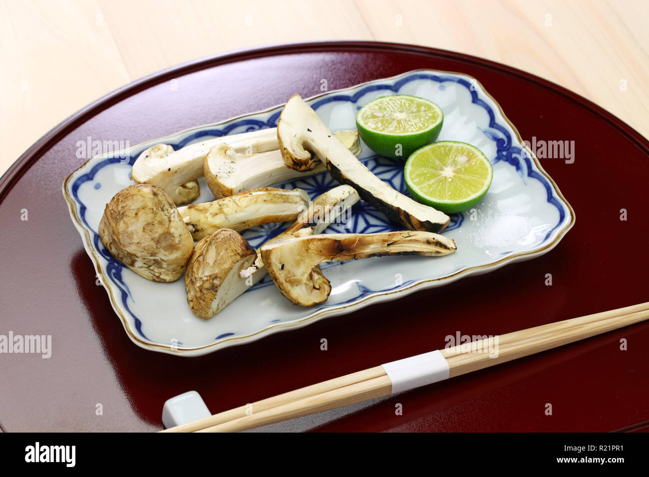 yaki matsutake, grilled matsutake mushroom, japanese autumn cuisine