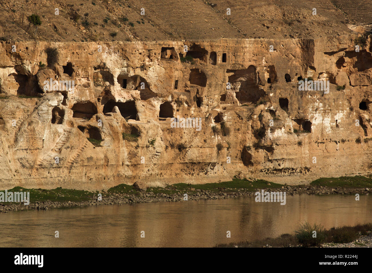 Hasankeyf in Anatolia in southeastern Turkey, Turkish Kurdistan: overview of the Tigris Valley and cliffs with troglodytic dwellings threatened by the Stock Photo