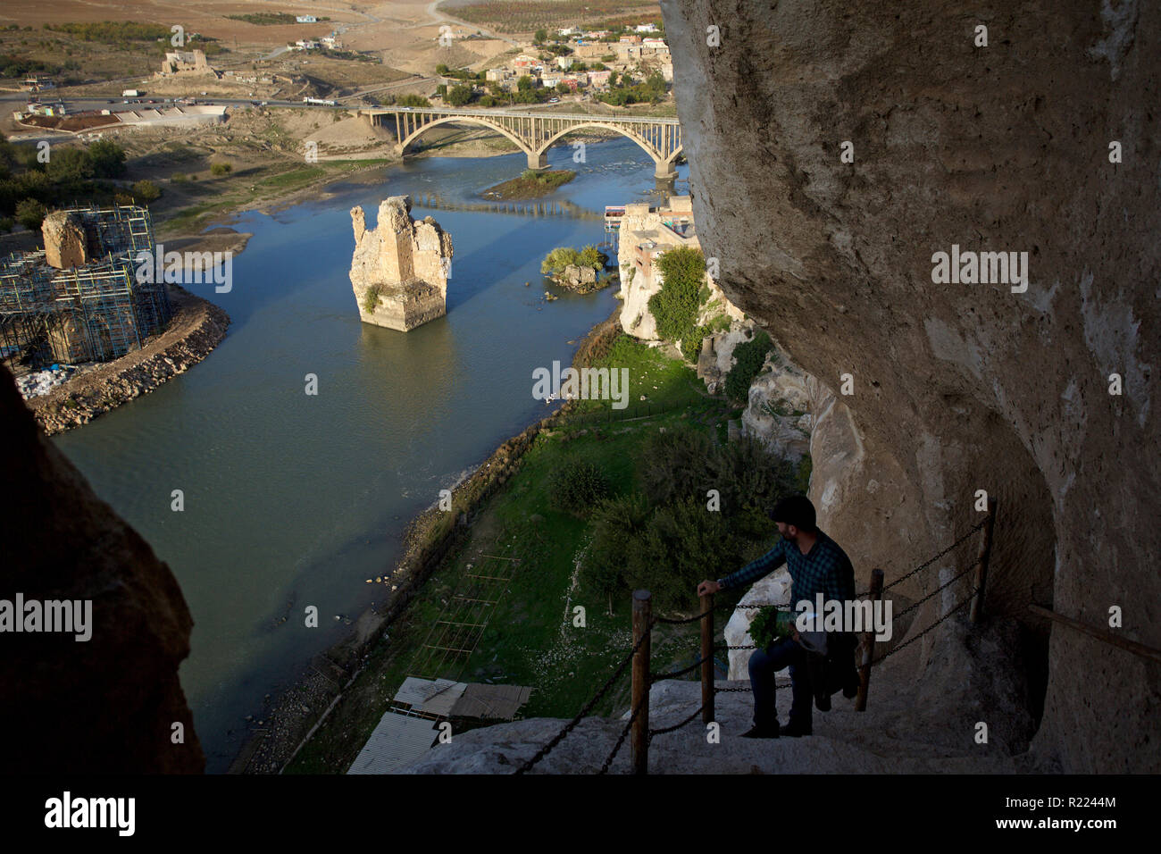 Hasankeyf in Anatolia in southeastern Turkey, Turkish Kurdistan: overview of the Tigris Valley and cliffs with troglodytic dwellings threatened by the Stock Photo