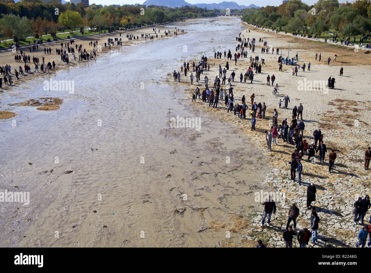 Iran: Isfahan 2011/11/07. People desperate for water, near the Allahverdi Khan Bridge (popularly known as Si-o-se-pol), across the Zayanderud river. C Stock Photo