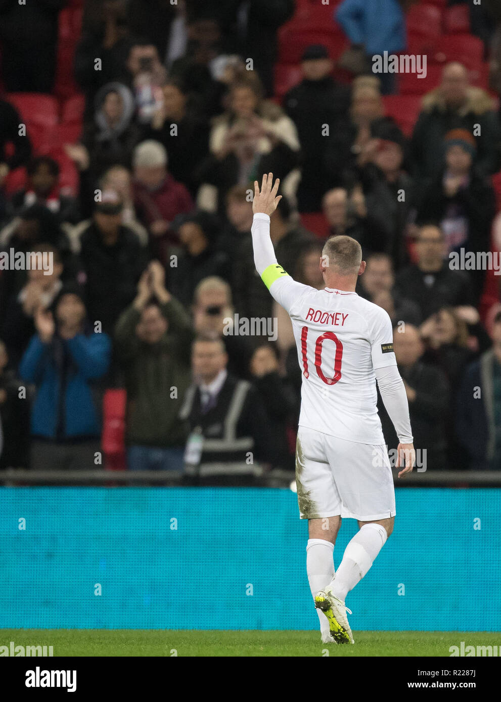 London, UK. 15th November, 2018. Wayne Rooney (D.C. United) of England waves goodbye during the International friendly match between England and USA at Wembley Stadium, London, England on 15 November 2018. Photo by Andy Rowland. . (Photograph May Only Be Used For Newspaper And/Or Magazine Editorial Purposes. www.football-dataco.com) Credit: Andrew Rowland/Alamy Live News Stock Photo