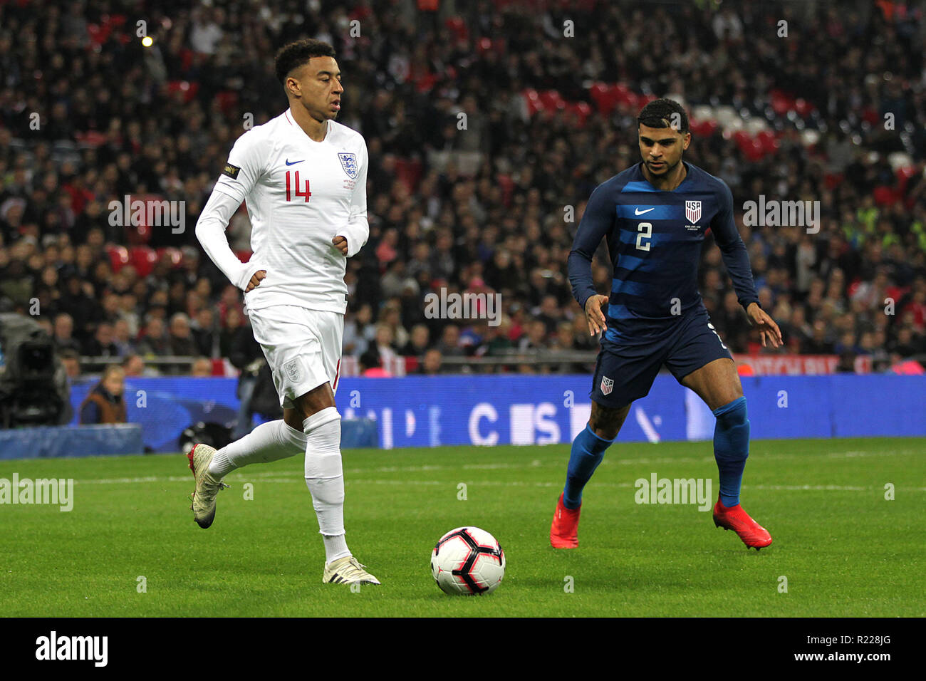 London, UK. 15th November, 2018. Jesse Lingard of England under pressure from DeAndre Yedlin of USA during the International Friendly match between England and USA at Wembley Stadium on November 15th 2018 in London, England. (Photo by Matt Bradshaw/phcimages) Credit: PHC Images/Alamy Live News Stock Photo