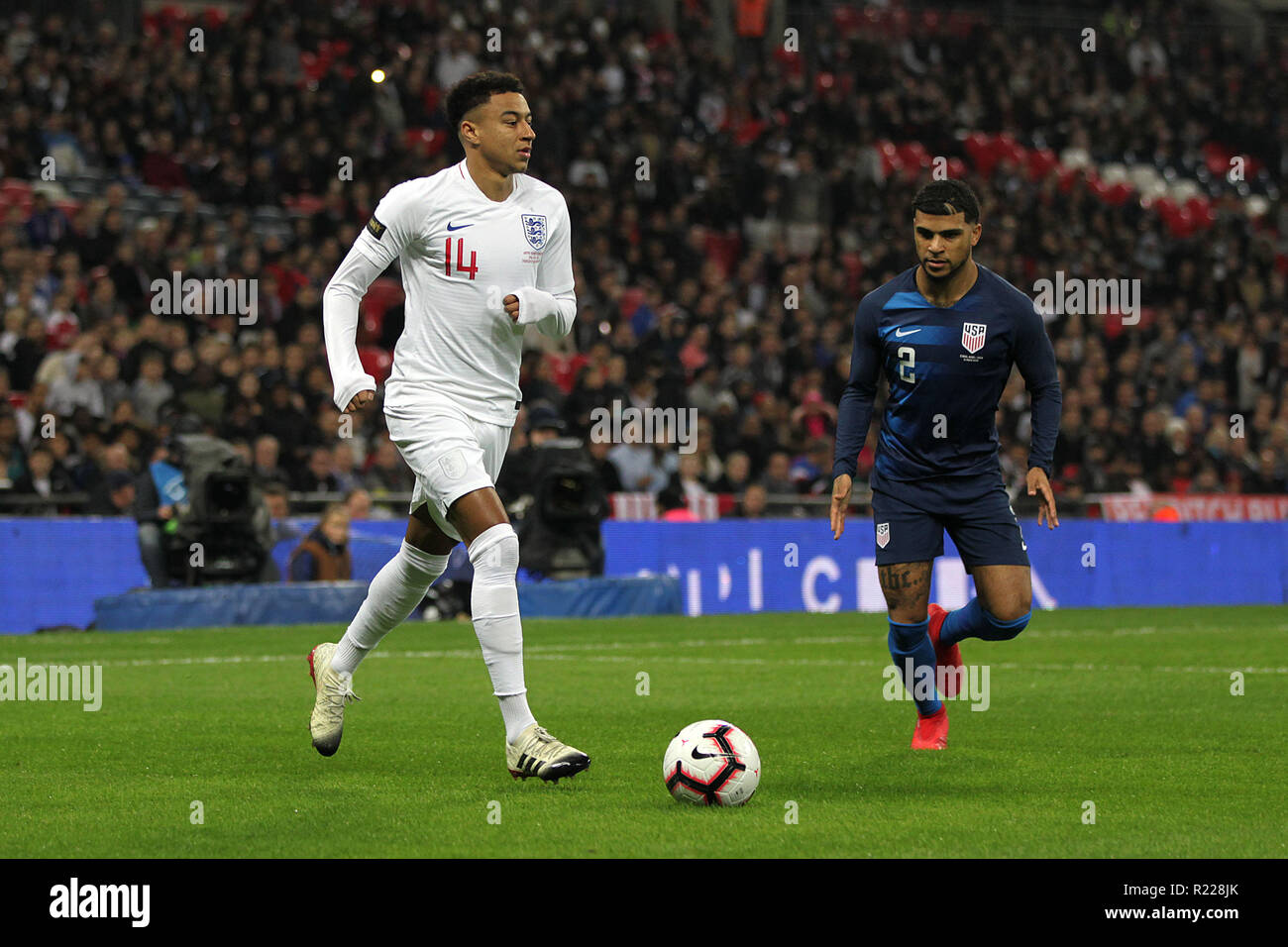 London, UK. 15th November, 2018. Jesse Lingard of England under pressure from DeAndre Yedlin of USA during the International Friendly match between England and USA at Wembley Stadium on November 15th 2018 in London, England. (Photo by Matt Bradshaw/phcimages) Credit: PHC Images/Alamy Live News Stock Photo