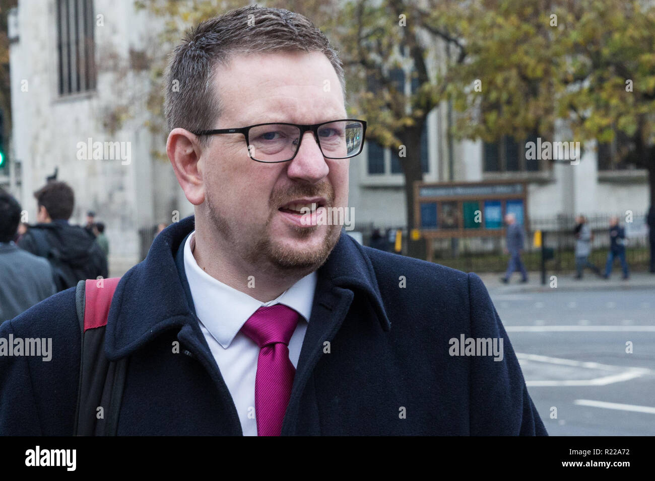 London, UK. 15th November, 2018. Andrew Gwynne, Labour MP for Denton and Reddish, arrives at the House of Commons following the Cabinet resignations of Brexit Secretary Dominic Raab and Work and Pensions Secretary Esther McVey the day after Prime Minister gained Cabinet approval of a draft of the final Brexit agreement Credit: Mark Kerrison/Alamy Live News Stock Photo