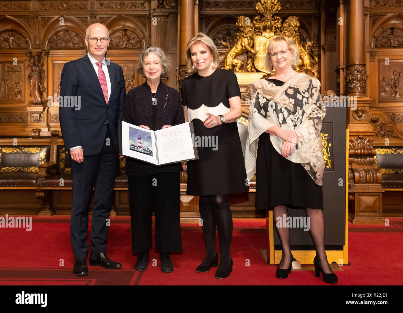 Hamburg, Germany. 16th Nov, 2018. The writer Ulla Hahn (2nd from left)  presents together with Eva-Maria Greve (2nd from right) the Hannelore-Greve  Literature Prize awarded to her at the Hamburg City Hall.