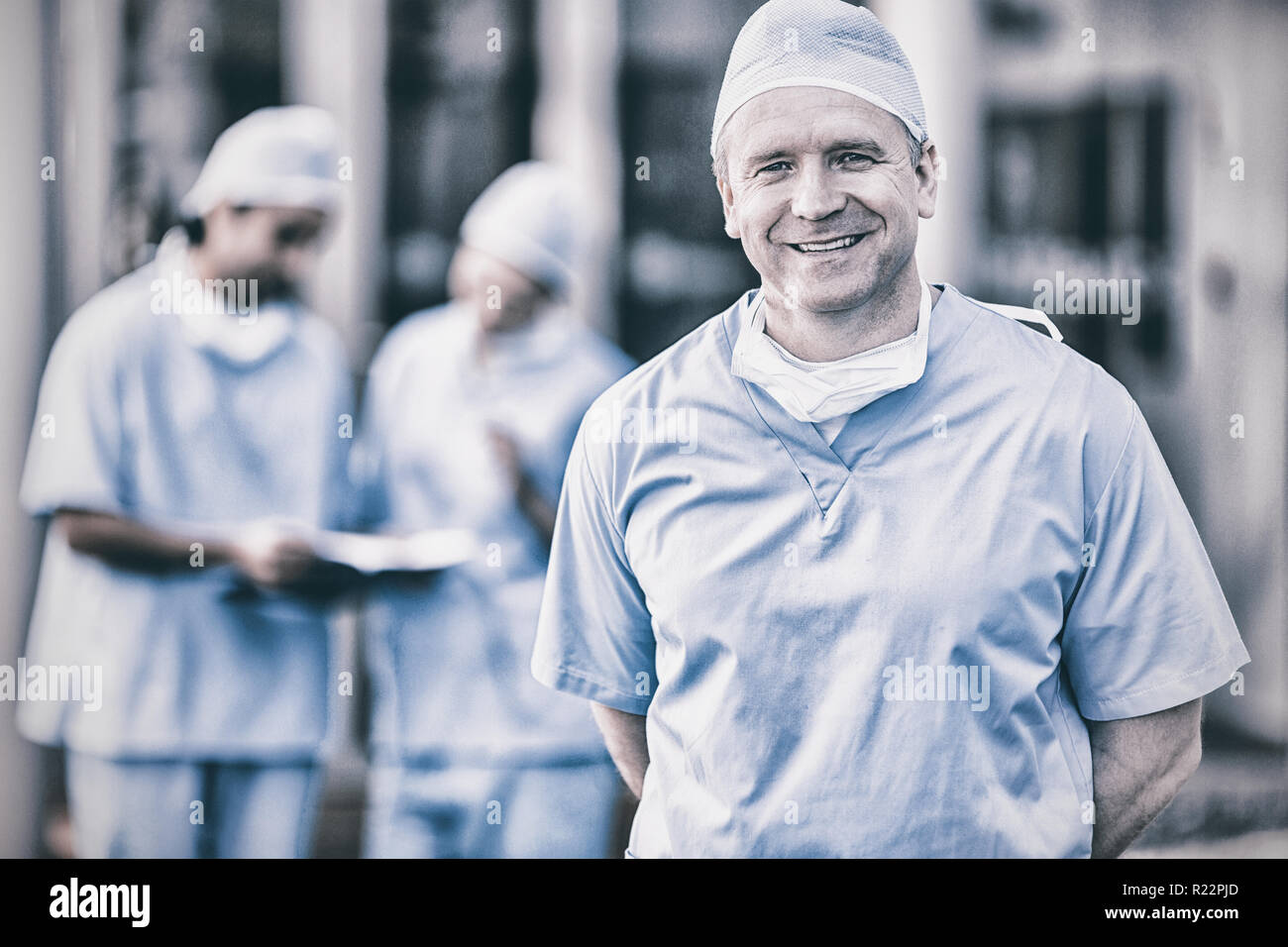 Portrait of male surgeon smiling at camera Stock Photo - Alamy