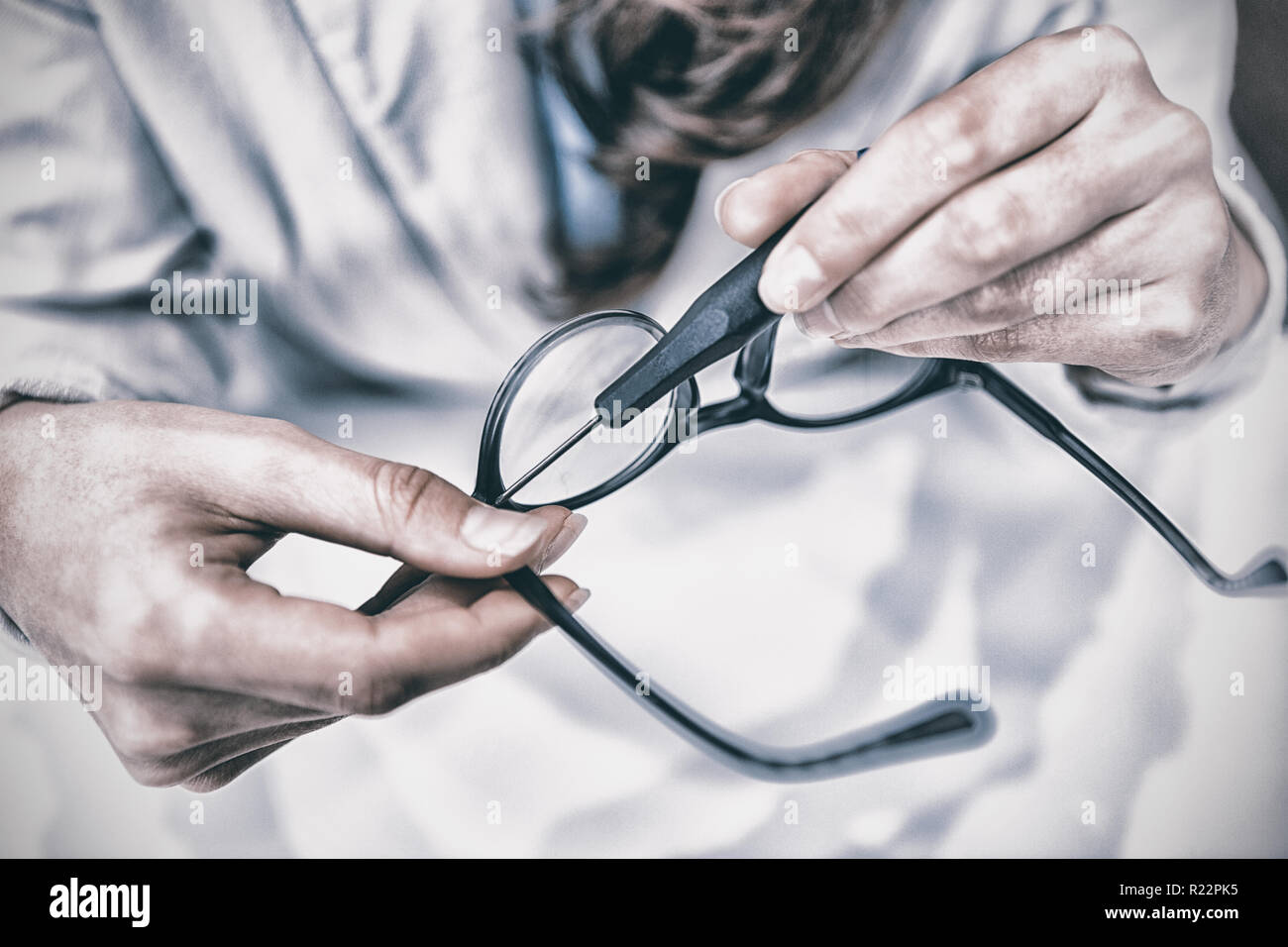 очки для ремонта. справочник по ремонту очков. где чинят очки. где чинят очки. крепление для оправы очков.