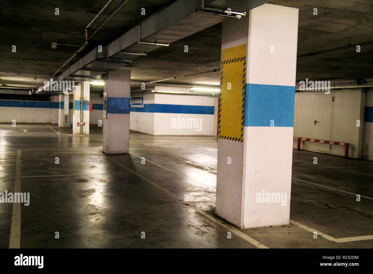 Car parking bar in the area in department store / Parking lot