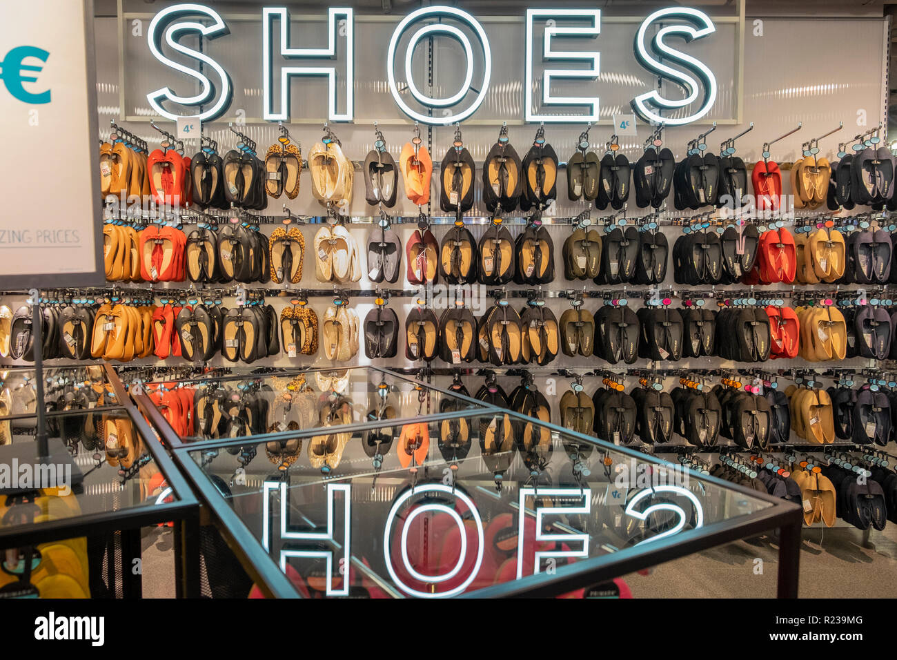 Women's shoes shop hi-res stock photography and images - Alamy