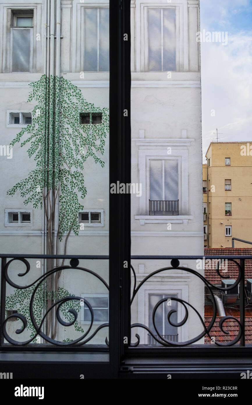 Courtyard Walls High Resolution Stock Photography and Images - Alamy
