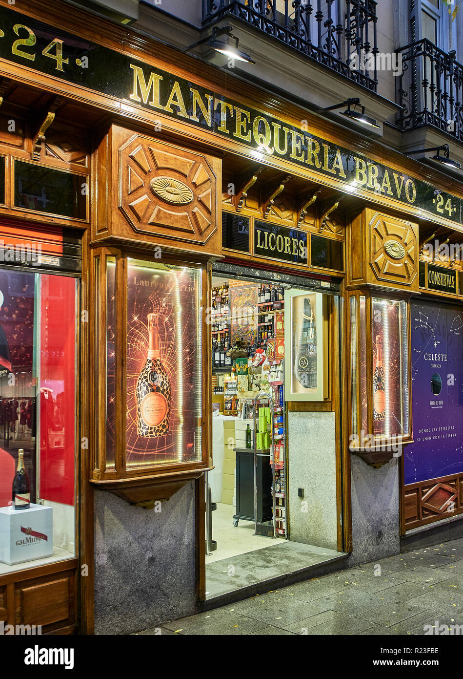 Shop front madrid spain hires stock photography and images Alamy