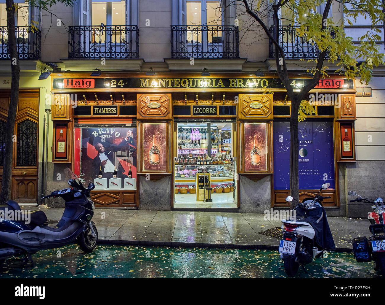 Shop front madrid spain hires stock photography and images Alamy