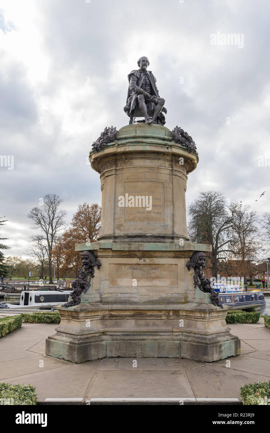 The Gower memorial in Bancroft Gardens, Stratford-upon-Avon, Warwickshire includes a statue of William Shakespeare Stock Photo