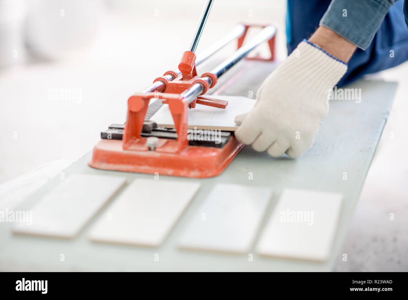 Ceramic tile cutter hires stock photography and images Alamy