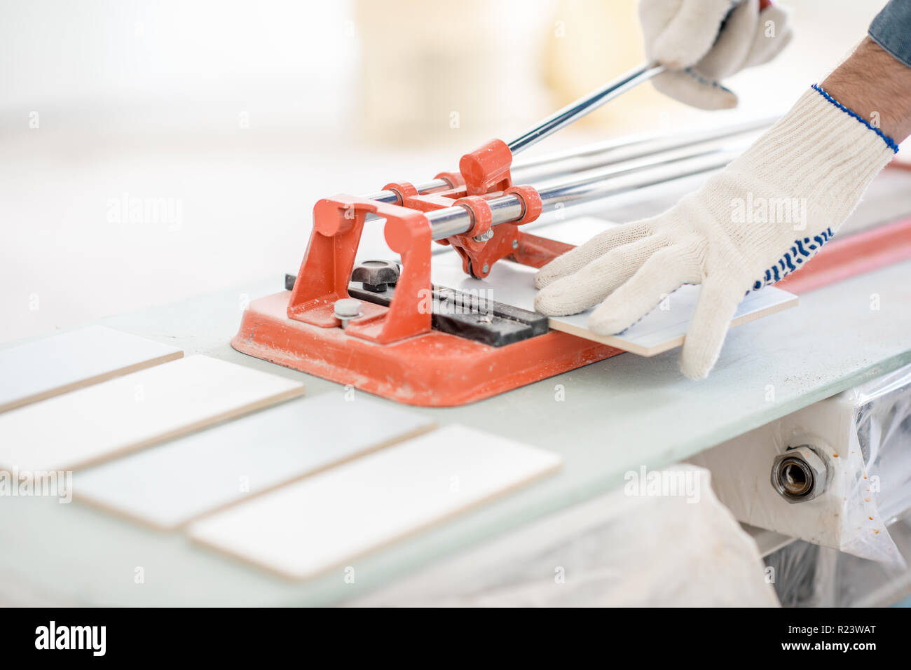 Ceramic Tile Cutter Hi-res Stock Photography And Images - Alamy