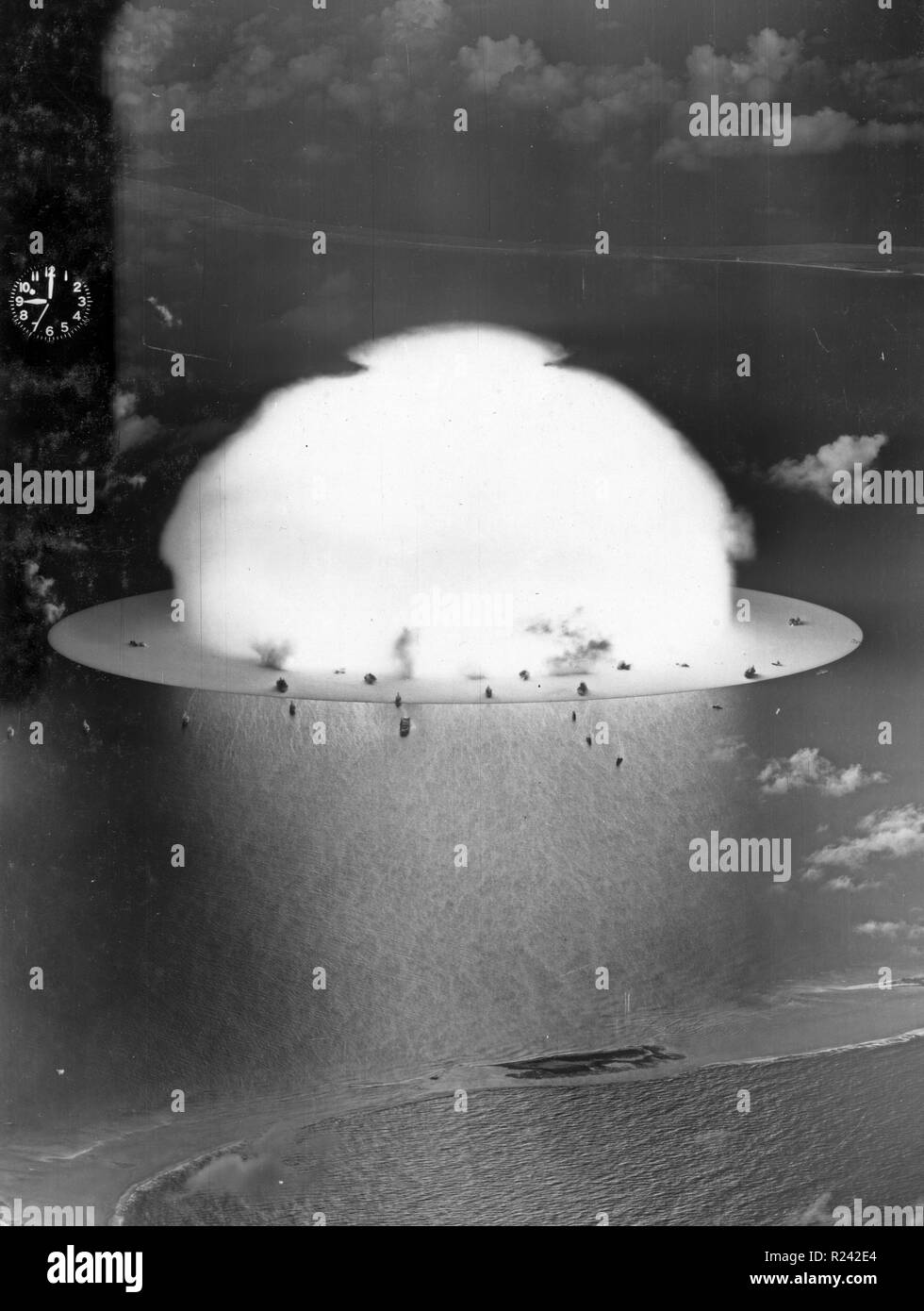 Photograph of a mushroom cloud during Operation Crossroads nuclear weapons test on Bikini Atoll. Dated 1946 Stock Photo