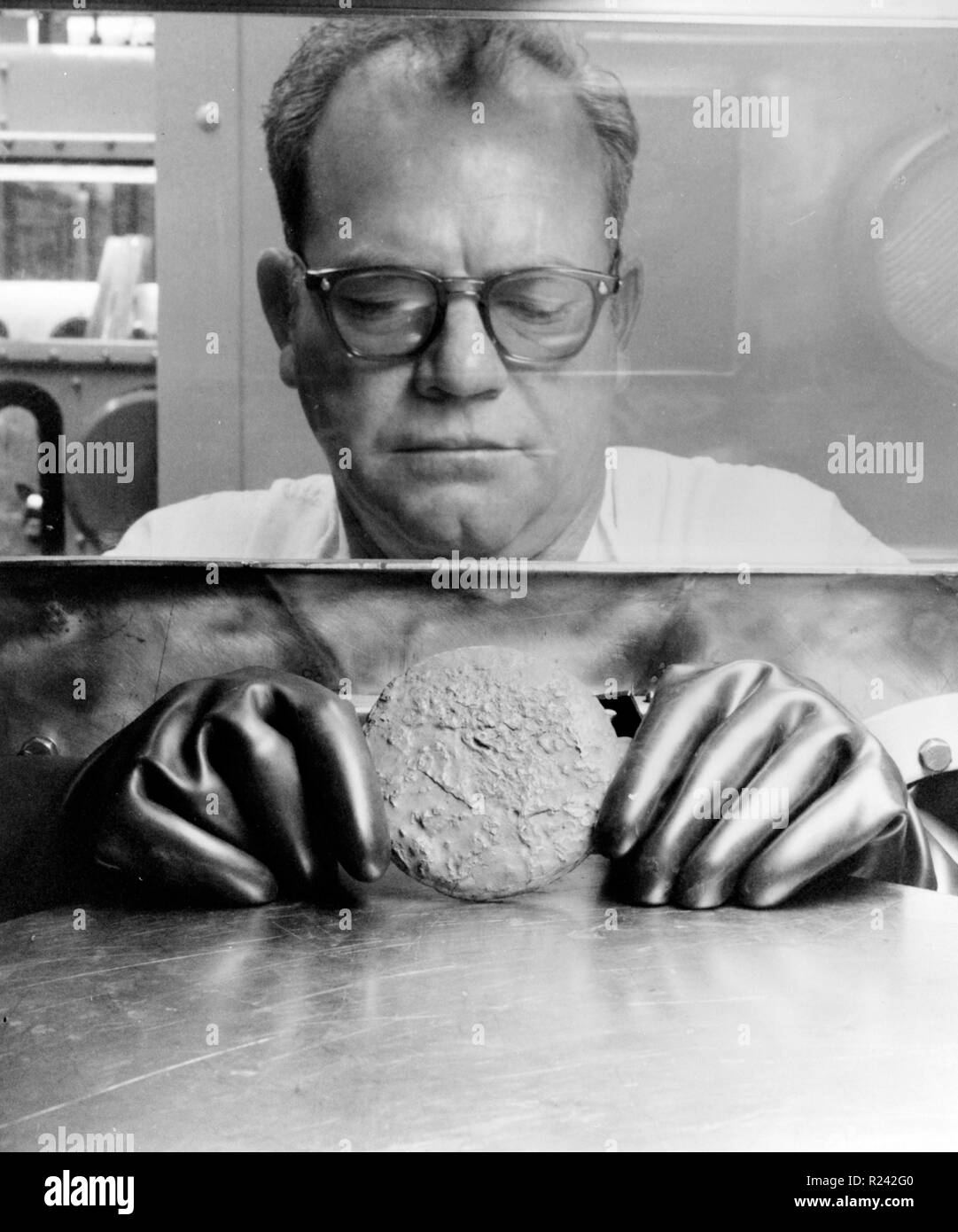 Photograph of a worker handling Plutonium at the Emergency Medical Services Facility, Southwest corner of Central & Third Avenues, Golden, Jefferson County, Colorado. Dated 1973 Stock Photo