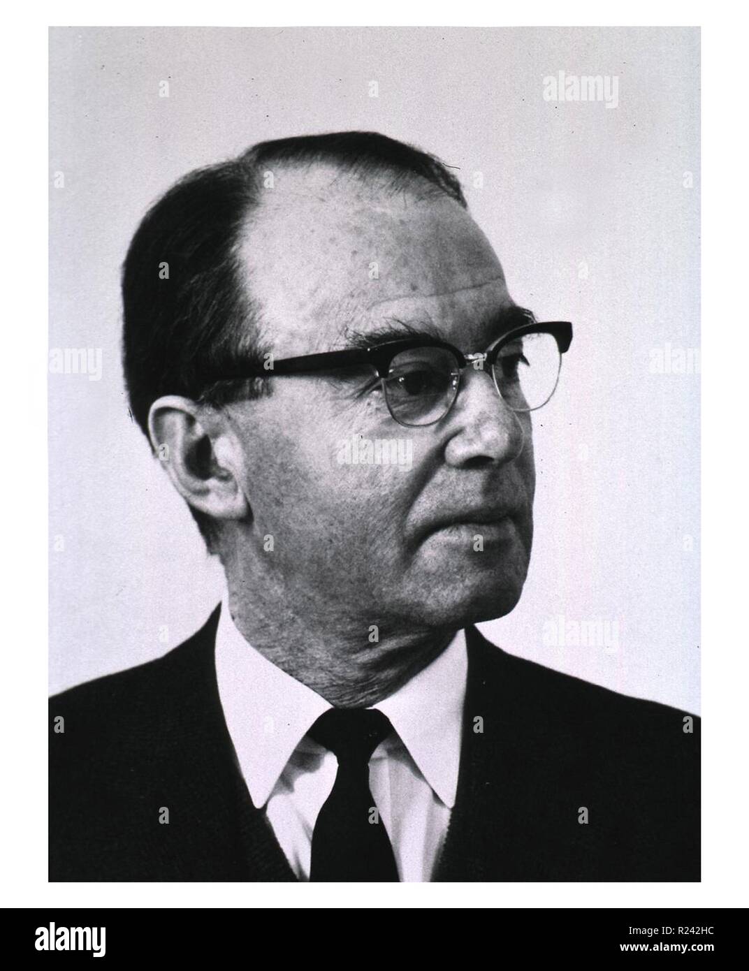 Arne Tiselius (1902 - 1971) Swedish biochemist who won the Nobel Prize in Chemistry in 1948 'for his research on electrophoresis and adsorption analysis Stock Photo