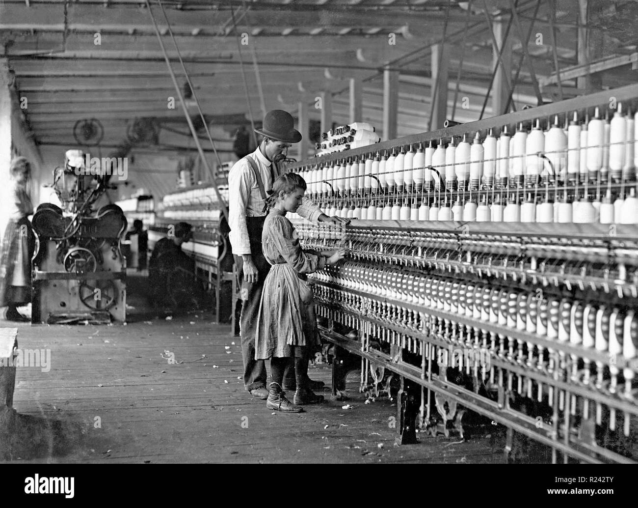 Lewis Hine The superintendent and spinners Catawba Cotton Mills. Newton. NC 1910 Stock Photo