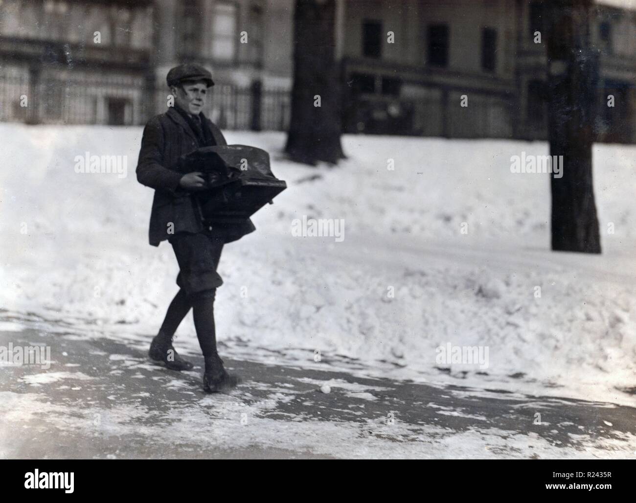 a sixteen year old boy delivering a heavy type-writer about half a mile, for Model Typewriter Inspection Co. . Taken on Boston Common, Massachusetts by Lewis W. Hine. 1917 Stock Photo