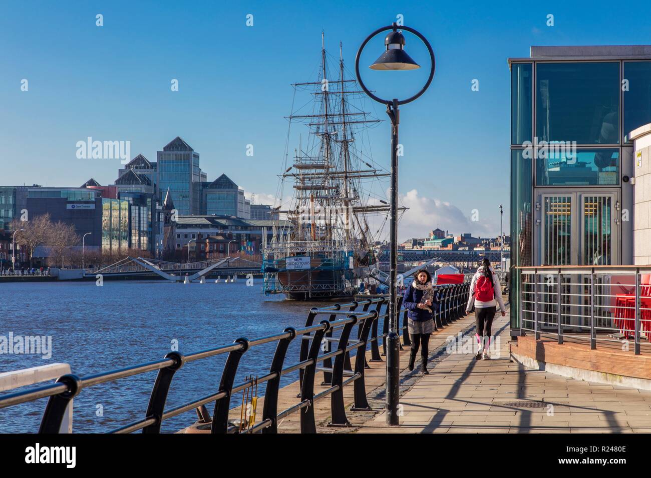 River liffey colour hi-res stock photography and images - Alamy