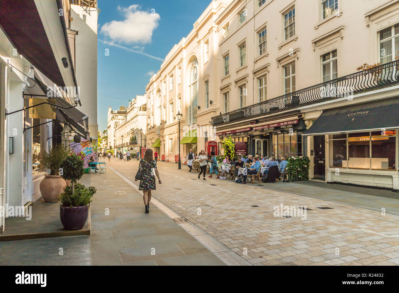 A typically grand shopping street in Belgravia, London, England, United Kingdom, Europe Stock Photo