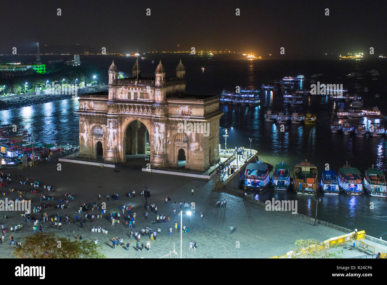 The Gateway of India, monument commemorating the landing of King George V and Queen Mary in 1911, Mumbai, Maharashtra, India, Asia Stock Photo