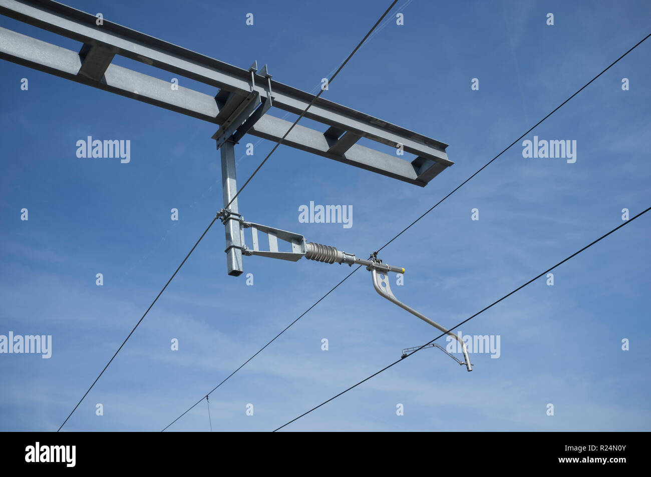 The new GWR electrification overhead power lines and gantries at Reading Station, Berkshire Stock Photo