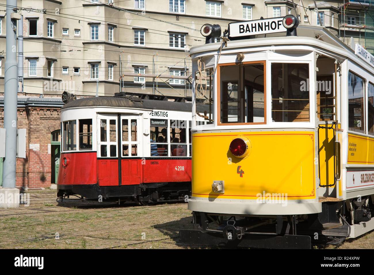Das Wiener Straßenbahnmuseum ist ein dem öffentlichen Verkehr gewidmetes  Museum in Wien und das größte Straßenbahnmuseum der Welt. Der Schwerpunkt  der Stock Photo - Alamy