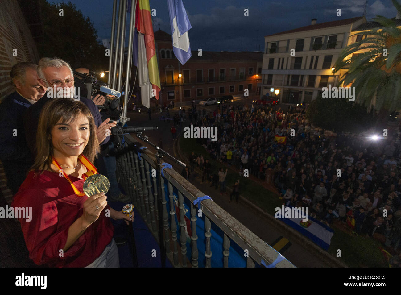 Madrid, Madrid, Spain. 16th Nov, 2018. Spanish Karateka Sandra Sanchez seen posing with her Gold medal during the celebrations at her home town in Talavera de la Reina. Credit: Manu Reino/SOPA Images/ZUMA Wire/Alamy Live News Stock Photo