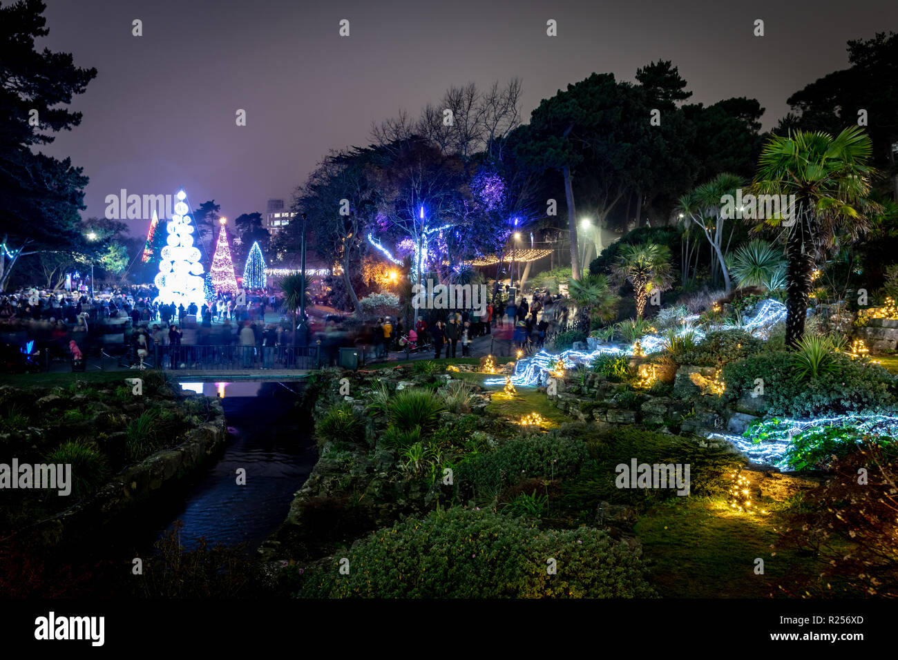Bournemouth, UK. 16th November 2018. Thousands of people flock to see