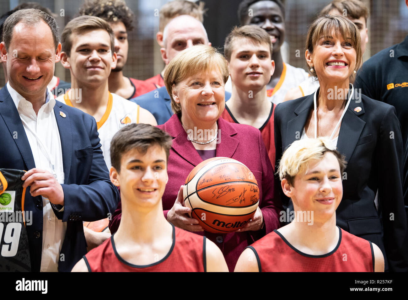 Chemnitz, Germany. 16th Nov, 2018. German Chancellor Angela Merkel (C)  poses for group photos with members of the basketball club Niners Chemnitz  during her visit in Chemnitz, eastern Germany, on Nov. 16,