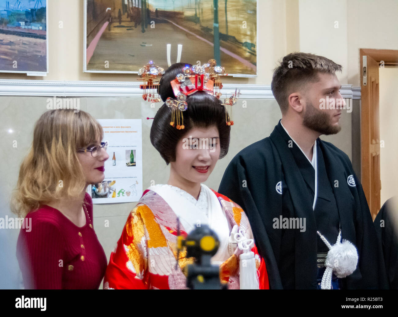 Vladivostok, Russia. November 17, 2018. A Japanese girl actress in a national bride costume is photographed with visitors during the Fourth Festival of Japanese Culture in the Far Eastern city of Primorsky Krai, Russia, Vladivostok. Credit: Aleksei Nikolaev / Alamy Live News Stock Photo