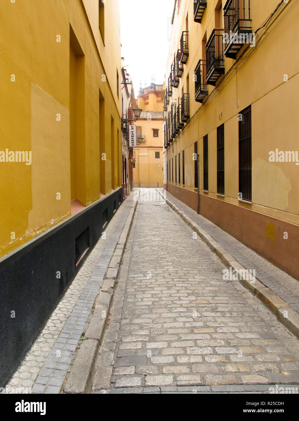 Street in triana seville hi-res stock photography and images - Alamy