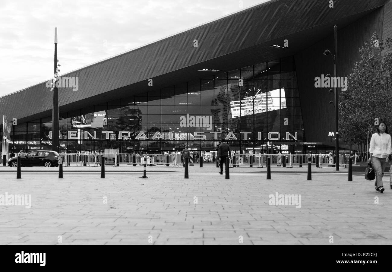 Rotterdam people walk Black and White Stock Photos & Images - Alamy