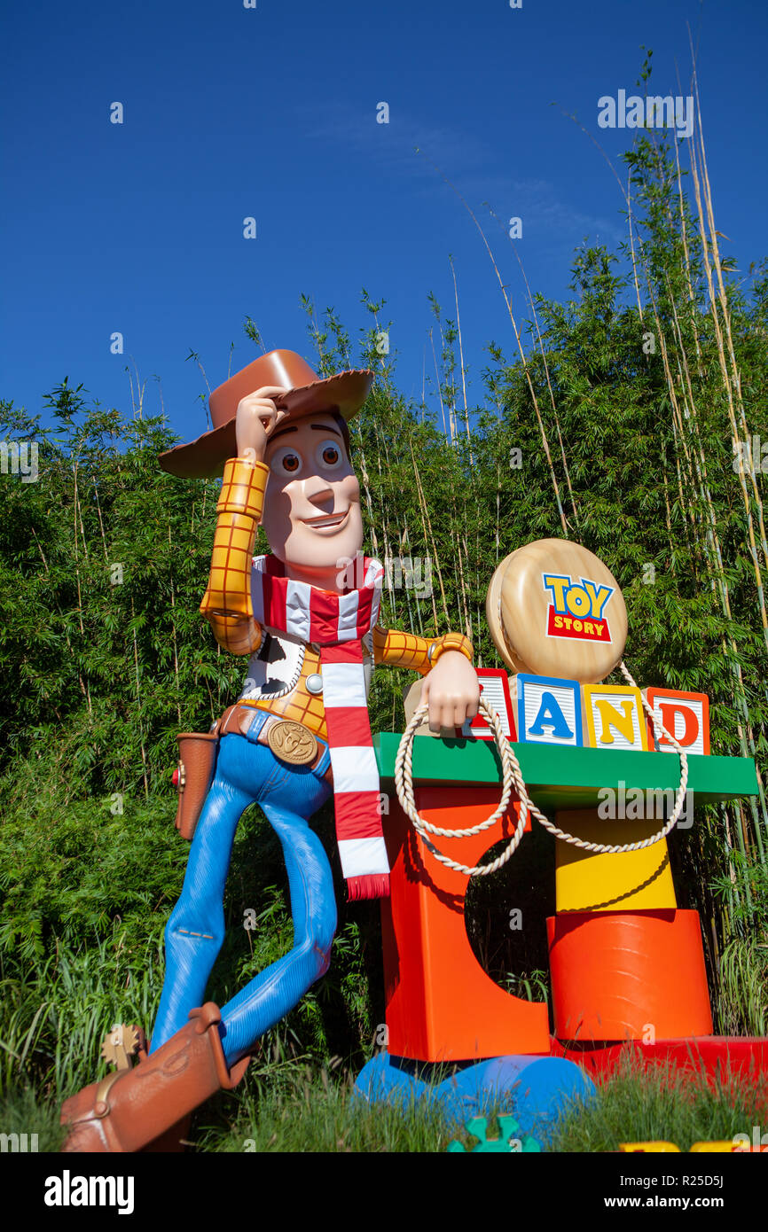 Walk Among Giants — Woody Included — at Disney World's New Toy Story Land -  The New York Times