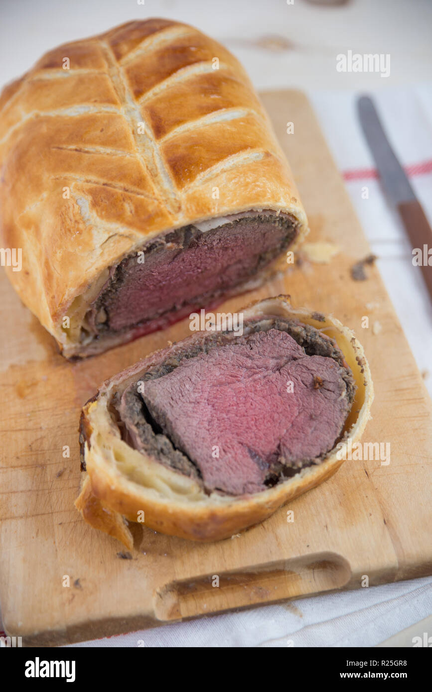 Pie Beef Wellington Stock Photo Alamy