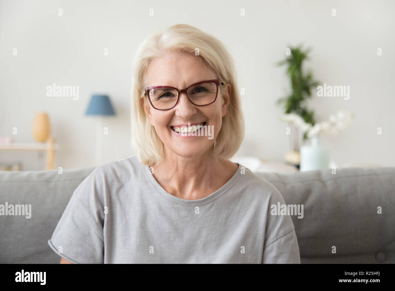Mature woman dating hi-res stock photography and images - Alamy