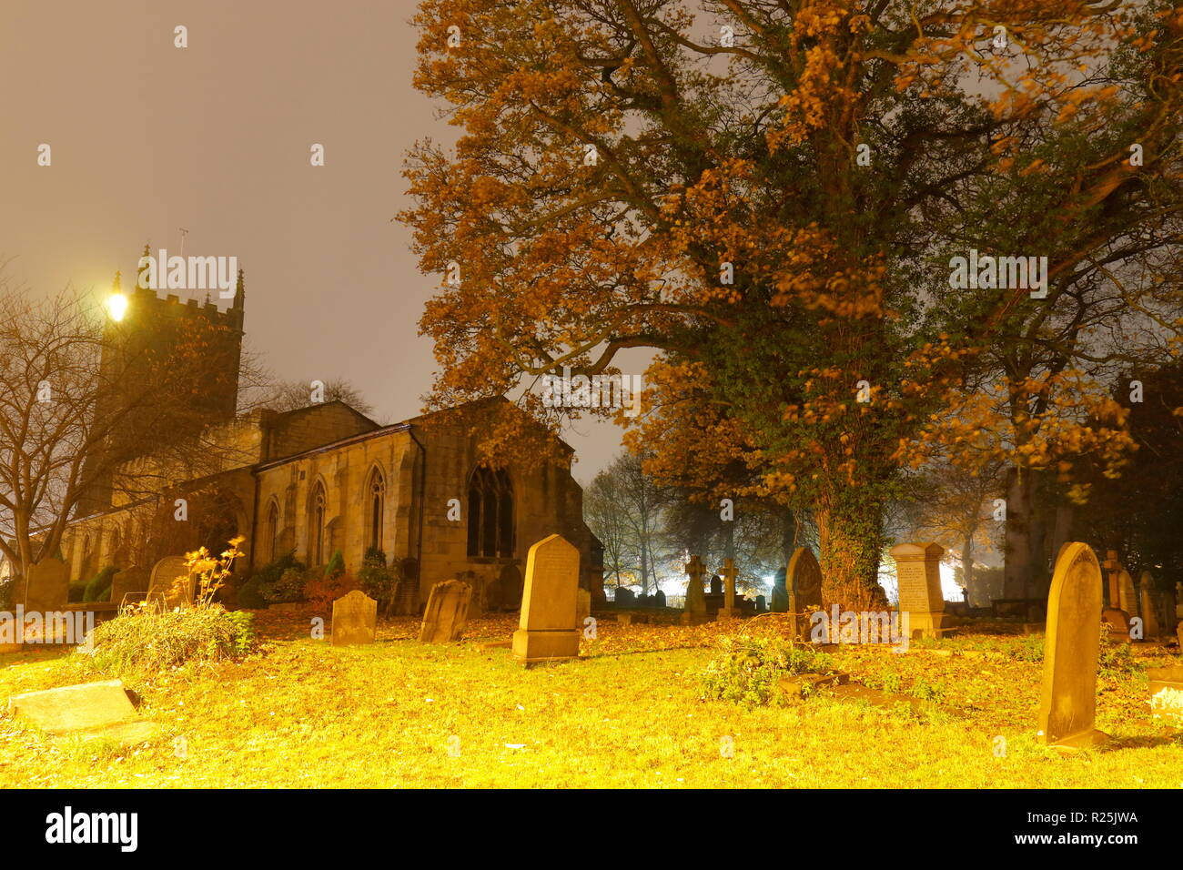 Swillington churchyard at night hires stock photography and images Alamy