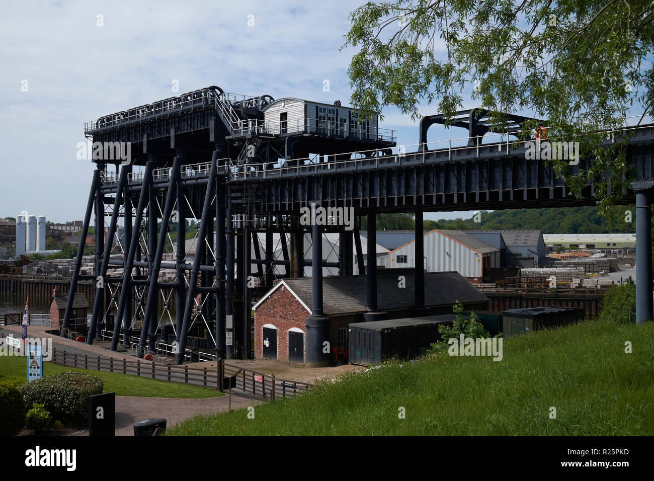 Anderton boat lift two caisson hires stock photography and images Alamy