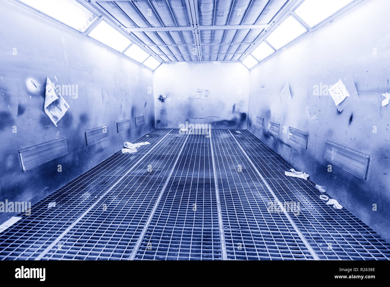 The empty car spray paint room Stock Photo Alamy